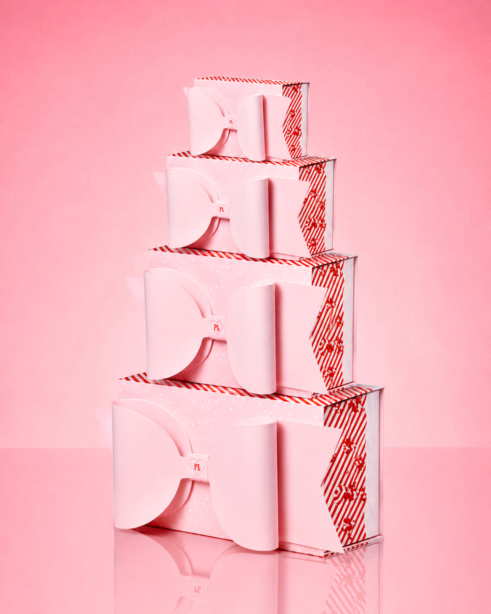 Caja de regalo con lazo rosa