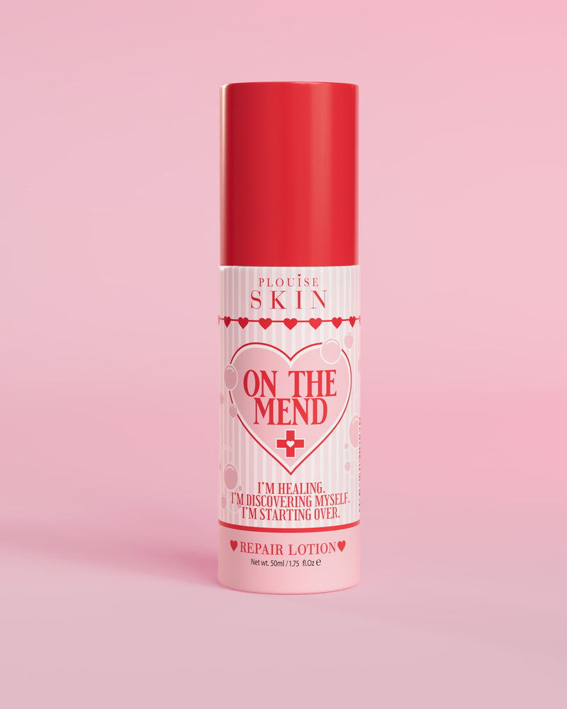 Pink og rød flaske P.Louise On The Mend Skin Barrier Repair Lotion