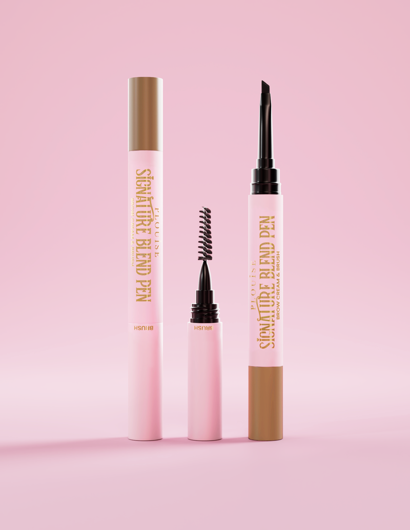 P.Louise Signature Blend Eyebrow Pen, med låg fra hver ende, der viser dig hver applikator på enden mod en lyserød baggrund