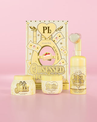 Set de cuidado de la piel Obsessed For Less de P.Louise en tarta de fresas