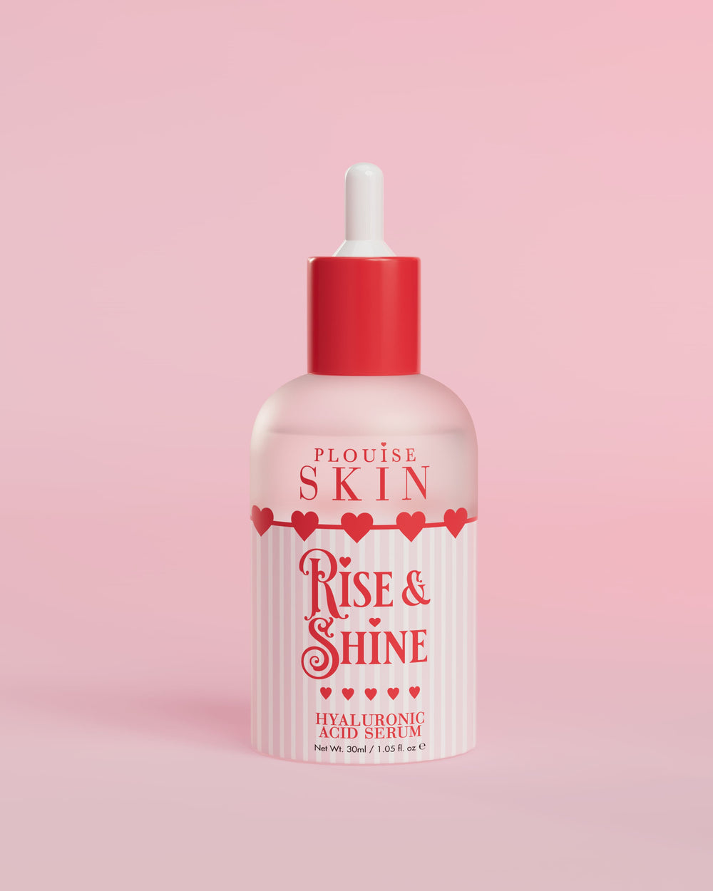 Una botella de suero de ácido hialurónico P.Louise Rise and Shine con una etiqueta rosa y un gotero rojo, sobre un fondo rosa.