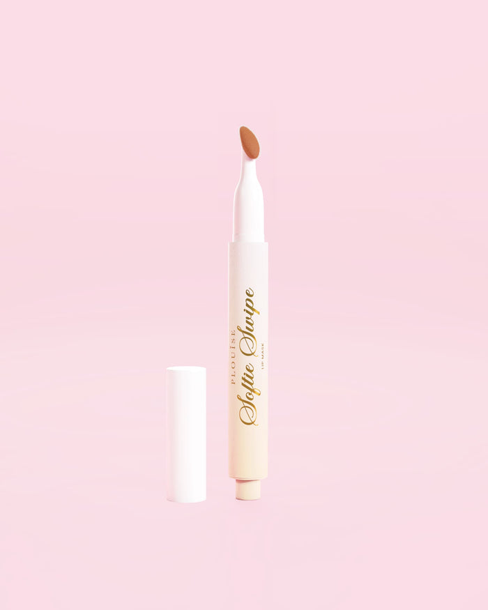 Et billede, der viser en P.Louise Softie Swipe Tinted Lip Mask i nuancen Snuggle Up