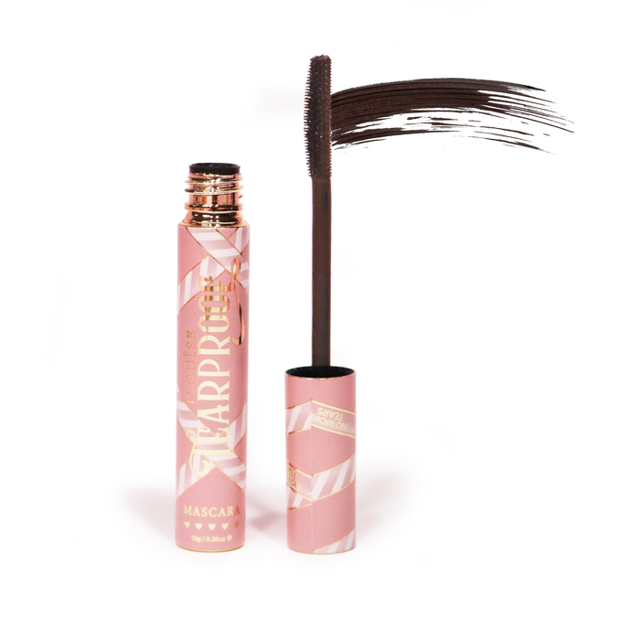 P. Louise Tearproof Mascara i blød brun på hvid baggrund