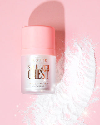 P.louise dirlo con il petto sciolto del corpo sciolto