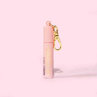 Billede af P.Louise Mini Keychain Tearproof Mascara i et lyserødt rør med guldskrift og guldnøglering