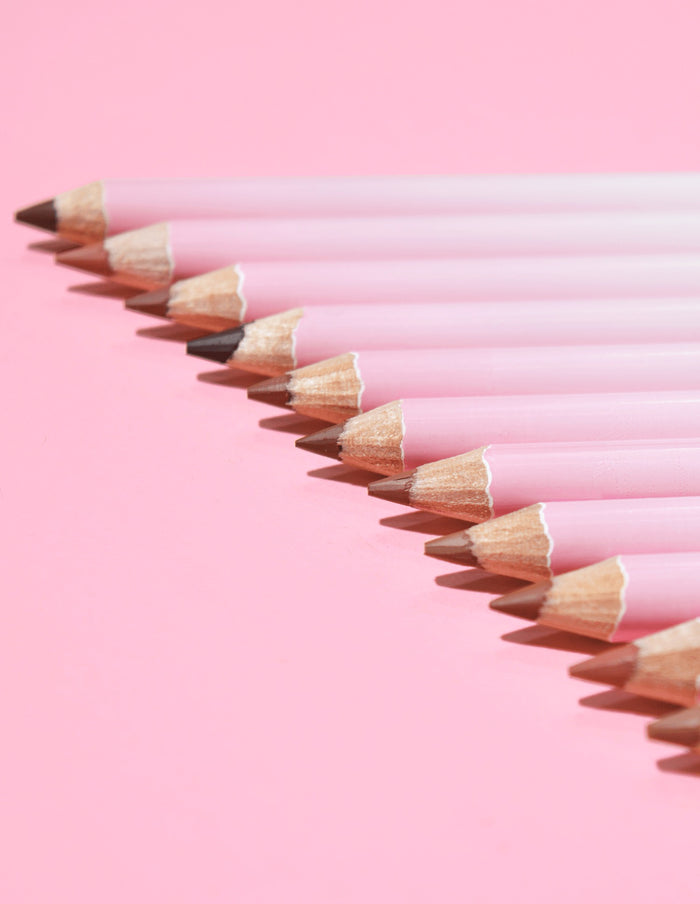 Et billede af P.Louise Ultimate Definition Sharpenable Lip Liners i en skrå række, der viser linerspidserne