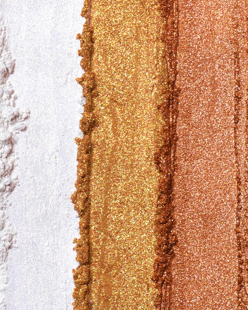 Nærbillede af farveprøver af P.Louise Secret Stardust løse glitter øjenskygge pigmenter